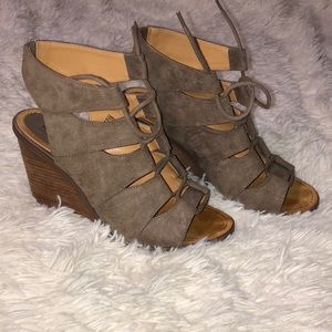Tan wedges